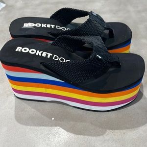 Like new platform flip flops